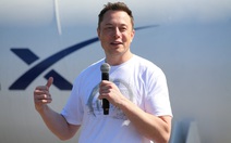 Elon Musk tuyên chiến với Apple