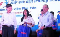 Video: Trao học bổng 'Tiếp sức đến trường' cho 62 tân sinh viên Phú Yên