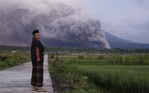 Núi lửa Semeru phun cột khói cao 1,5km, Indonesia kêu gọi dân sơ tán