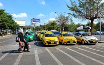 Tân Sơn Nhất quyết ngăn chặn taxi dù chèo kéo, ép giá