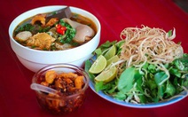 Bún bò Huế vào bữa trưa của trẻ em Nhật: 'Hơi cay nhưng rất ngon ạ'