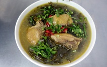 Nhớ nồi canh chua lá giang của ngoại