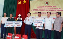 Trưởng Ban Tuyên giáo trung ương thăm, tặng quà cho 200 gia đình tại Đồng Nai