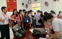 Chỗ gửi đồ của thí sinh bị ‘nghẽn’, thứ trưởng nhắc nhở điểm thi