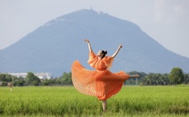 Vũ Hoàng My tung bộ ảnh giới thiệu trang phục của nhà thiết kế Adrian Anh Tuấn, Lê Thanh Hòa