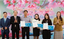 Tặng quà cho du khách 'xông đất' Đà Lạt