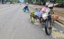 Mùa mưa lại đào đường thi công, dân khổ trăm bề