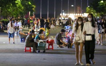 Phố đi bộ Nguyễn Huệ: Hàng rong tràn lan, xe cộ bát nháo