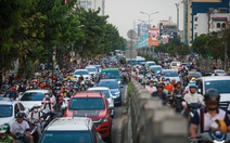 Cuối năm, 'vật lộn' với giao thông quanh sân bay Tân Sơn Nhất