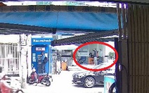 Đang điều tra vụ hai thanh niên nghi vào ngân hàng chĩa súng rồi bỏ đi