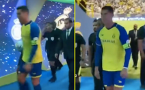 Ronaldo 'đuổi' fan nhí đi chỗ khác vì một thứ liên quan đến Messi