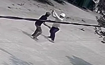 Đánh đồng nghiệp bất tỉnh rồi bỏ mặc bên đường, người dân đưa đi cấp cứu nhưng không qua khỏi