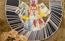 Nhan nhản quán cà phê xem bói bài tarot, sinh viên chi tiền triệu nghe 'thông điệp từ vũ trụ'