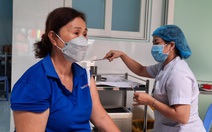 Ca nhiễm tăng, ai cần tiêm thêm vắc xin COVID-19?