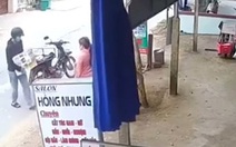 Thanh niên trộm bia 'hoàn lương' tức thì khi bị bắt quả tang