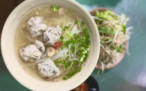 Tô bún mọc và nỗi nhớ quê xa của bà 'giò chả'