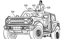 Off-road xe Ford có thể đứng thò đầu qua cửa sổ trời