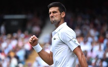 Djokovic, Swiatek 'tỏa sáng trong mưa' ở ngày mở màn Wimbledon 2023