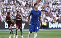 Enzo đá hỏng 11m, Chelsea thua 10 người West Ham 1-3