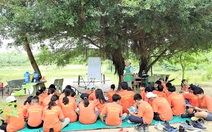 Lớp học dưới tán rừng xanh