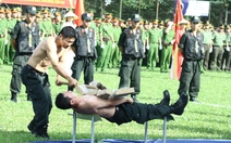 Xem Công an TP.HCM múa côn, biểu diễn võ thuật