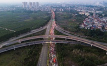 Xe cộ nhích từng chút vào Hà Nội sau kỳ nghỉ Tết dương lịch