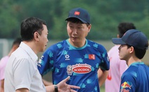 HLV Kim Sang Sik nhẹ nhàng với đội tuyển Việt Nam