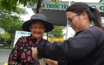 Ở trọ long đong không được vay tiền, cháu đậu đại học, cả nhà ôm nhau khóc