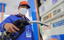 Giá xăng dầu tăng mạnh, RON 95 lên 21.061 đồng/lít