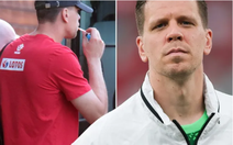 Tân thủ môn Barca Szczesny bị chỉ trích vì không bỏ thuốc lá