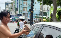 Công an quận 1 bắt người đàn ông đập bể kính xe taxi công nghệ