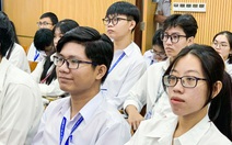 Thủ khoa ĐH Y Dược TP.HCM nhận học bổng toàn phần vẫn lo 'đứt gánh' ước mơ