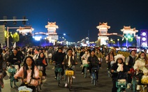 Thành phố Trung Quốc 'vỡ trận' vì sinh viên đạp xe đêm đi ăn bánh bao