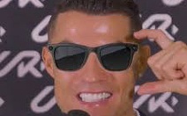 Cristiano Ronaldo thành 'điệp viên' với kính ghi hình siêu ngầu