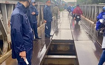Tấm sắt bốc hơi, tạo lỗ hổng lớn giữa cầu Tăng Long ở Thủ Đức