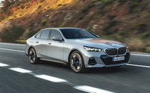 Người lái BMW có thể đánh mắt để xe tự chuyển làn