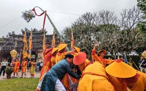Hoàng cung Huế dựng nêu đón Tết Nguyên đán