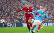 Jamie Carragher: Virgil van Dijk giỏi hơn Erling Haaland