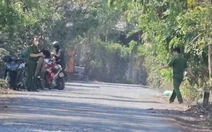 Một phụ nữ bị đâm nằm gục trên đường ở Bình Chánh