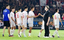 Cổ động viên Indonesia cà khịa ông Troussier: chắc giấu bài cho vòng loại World Cup 2030