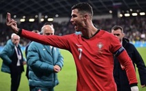 Ronaldo nổi giận 'vung tay múa chân' với trọng tài