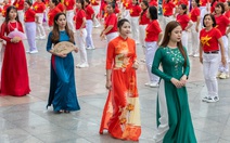 Hơn 1.000 phụ nữ trình diễn dân vũ và áo dài