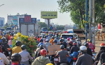 Ùn tắc kéo dài vào giờ cao điểm sau tai nạn trên đường Trường Chinh