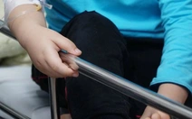 Uống phải dầu hỏa, trẻ 20 tháng tuổi suy hô hấp: Cách sơ cứu khi ngộ độc hóa chất