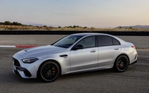 Mercedes-AMG C 63 S E Performance giá từ 4,9 tỉ, mạnh ngang siêu xe