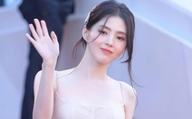 Han So Hee dự Cannes sau lùm xùm tình ái, Yoona mặc đồ bị chê sến