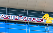 AstraZeneca thừa nhận vắc xin COVID-19 của hãng gây cục máu đông