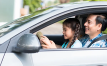 Dạy trẻ 3 cách thoát hiểm nếu bị bỏ quên trên xe ô tô