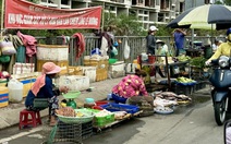 Buôn bán cá tôm tràn xuống lòng đường, xả nước thải gây hôi thối cả khu vực