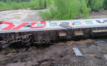 Tàu chở khách chệch đường ray ở Nga, 70 người bị thương